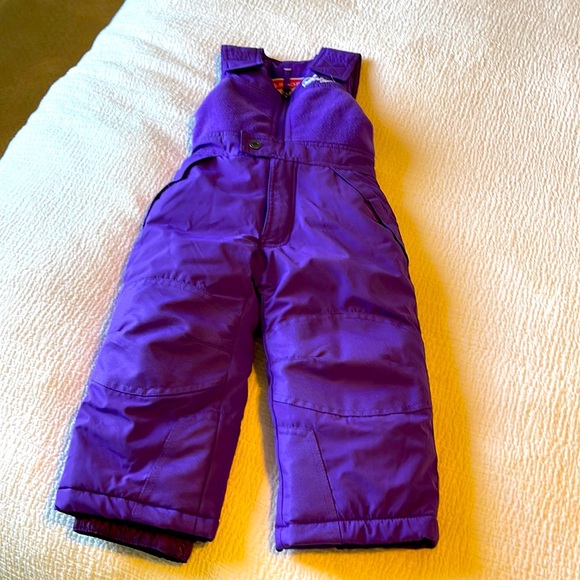 Girls 2T snow suit - Picture 1 of 3